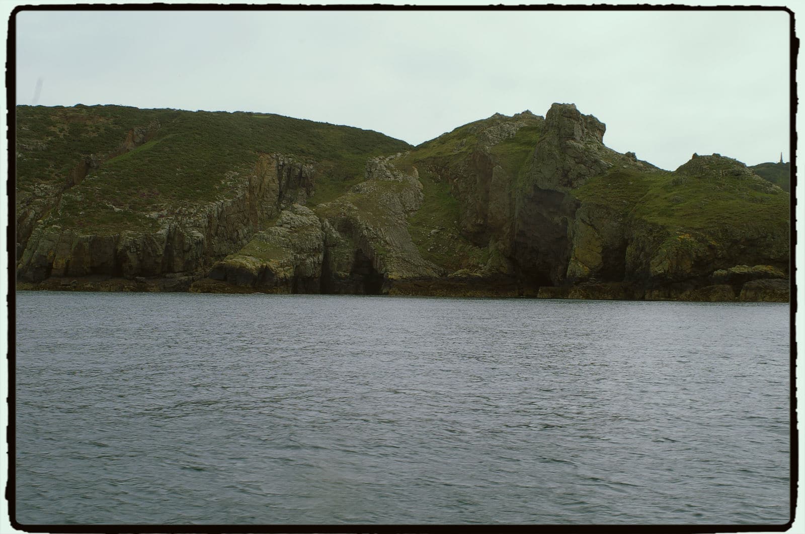 côte-îles-anglo-normandes-vue-mer