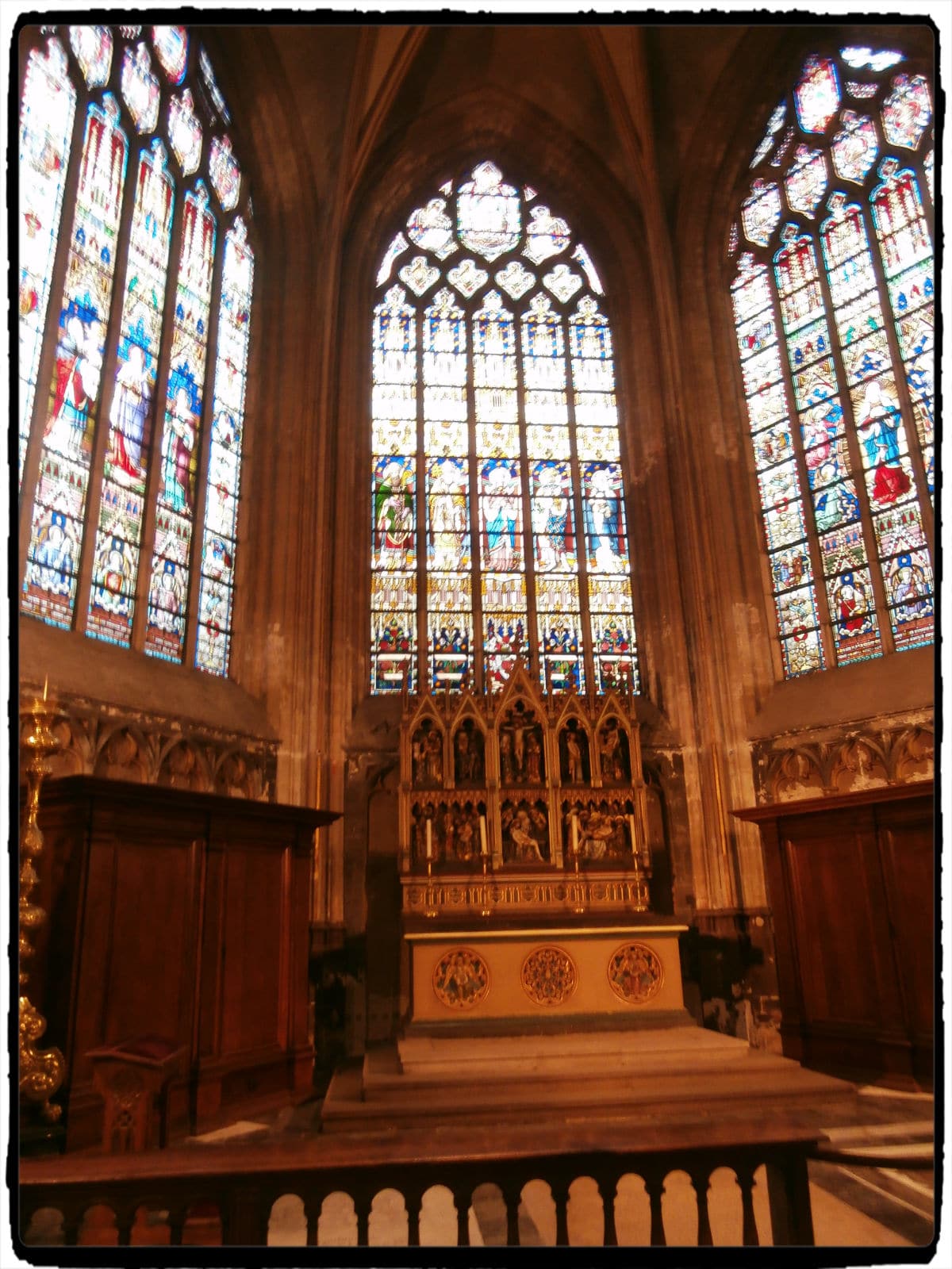 Vitraux-cathédrale-saint-Salvador